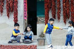 安吉和阿拉蕾两小无猜甜死人 《爸4》携萌娃关爱留守儿童 