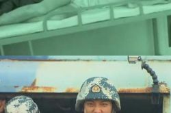 《真正男子汉》官方微博晒黄子韬大腿 比一般女孩子的要好看 