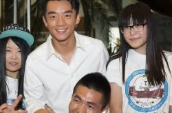 郑恺参加的访谈节目介绍 头戴香菇头任性扮傻 