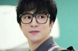 薛之谦访谈节目遭骑跨“发飙”  冯瀚圃成功地引起他注意 