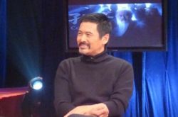 艺术人生周润发与朱军双双下跪 是炒作还是另有真相？ 