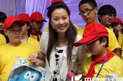 南欣歌手演唱歌曲《春天蝴蝶飞》 被誉为2011年民歌神曲 