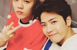 奔跑吧王嘉尔叫鹿晗起床 邓超敲腰鼓尬舞玩疯了