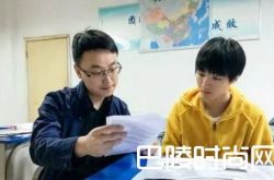 王俊凯备考被围观 李小璐竟然用这个帮他加油