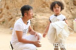 邹市明的宝贝儿子为啥是卷发 难道是因为基因变异