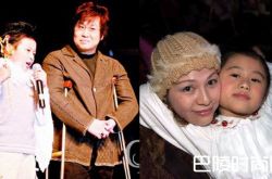 张钰雅结婚照片 站在郑智化背后的那个女人