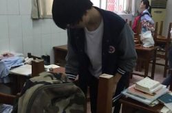 王俊凯打扫清理教室 高考成绩如何被关注