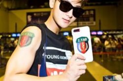 黄子韬现身巴黎时装周 女儿贝贝曝光老婆是谁遭扒