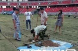 尴尬她来看我的演唱会 张学友场演唱会后球场变菜地被下"封杀令"