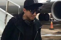 《奔跑吧》延安录制 邓超李晨抵达景甜贾玲任嘉宾