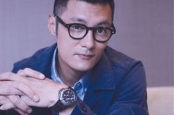 余文乐承认恋情了吗 余文乐晒女友十指交扣照