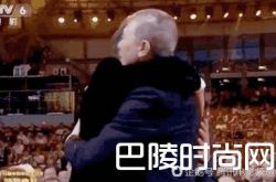 邓超冯小刚金鸡奖上拥抱和解 因孙俪恩怨十年？