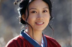 从闫妮形象的转变！我好像发现了娱乐圈中的秘密