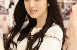 董璇回应高云翔性侵案 相信老公