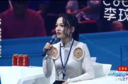 张韶涵腋下装排风扇 这导师太热吗？