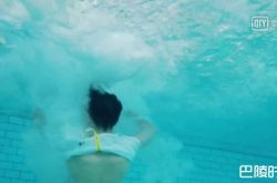 陈立农落水白T变透明人 秀背肌A4纸片腰线全露