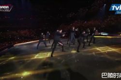 2018MAMA日本场 Wanna One赖冠霖演出时裤子破了