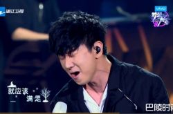 林俊杰高音炸裂飙《领悟》 唱到一半脱了衣服全场嗨