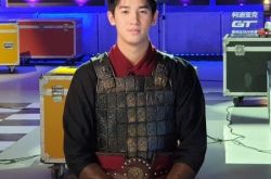 《百变达人》纪咏勋环抱教学撩人妻 侯佩岑被电晕