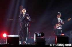 《年少有为》夺十大华语歌曲 李荣浩现场演出帅翻