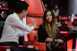 阿妹张惠妹担任声入人心导师 憋坏了后台狂飙高音解馋