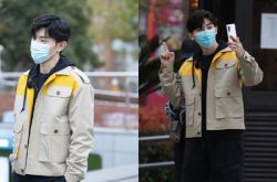 邓伦参加《极限挑战》外景录影 摄影师摔倒现暖举