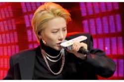 刘雨昕高马尾热裤皮靴登热搜 安室风女团造型大成功