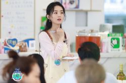 赵丽颖罕见动怒 《中餐厅》道歉没用怎么回事