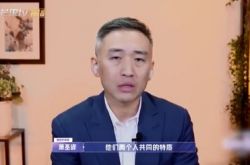 萧亚轩亲弟弟满头白发曝光 现身认证姐姐和黄皓恋情