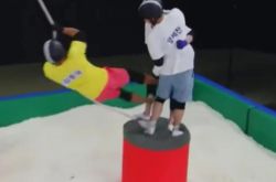 《RM》金钟国飞踢一次踹飞2人 全昭旻HAHA突上演情景剧笑翻