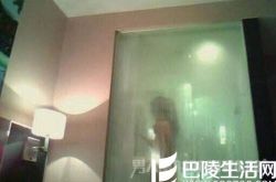 尴尬！醉酒男子欲偷拍老婆洗澡 错拍女邻居被发现