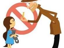 好心人送女孩上学 却被当人贩子