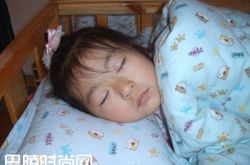 孩子睡懒觉怎么办 孩子爱吃零食怎么办|孩子爱看电视怎么办 怎样让孩子不宅在家里