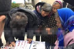 他吃喝嫖赌五毒齐全 老父手刃骨肉三百村民为之求情