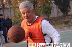 赵本山九华山祈福 本命年为什么要穿红色