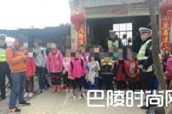 昆明一7人座“黑校车”塞满31名儿童 安全如何保证？