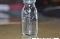 太可怕！老太眼睛不舒服 医生竟从眼中取出8条活虫子