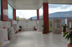 大理现透明厕所 这些奇葩的厕所你真的敢体验吗？