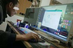 震惊！猥琐男网吧解开裤子公开自慰 画面不可描述