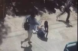 精虫上脑！男子尾随长发女子当街扑倒 欲当街猥亵