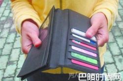 尴尬了！80老太捡钱包只还钱包不还钱