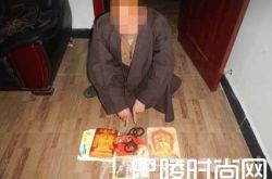 假冒高僧强行化缘 僧人行头全部都能花钱买？