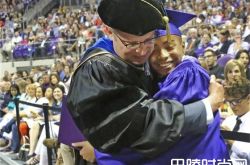 美国14岁神童大学毕业 现实版谢尔顿库伯