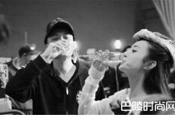 赵丽颖和冯绍峰拼酒 女中豪杰可是一点不输男儿