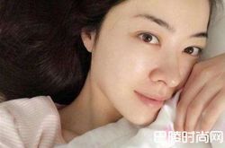 熊黛林晒素颜赖床照 吹弹可破的肌肤让人着迷