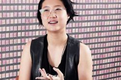 小龙女吴卓林 首谈生父成龙与其是陌路人和妈妈相依为命