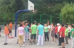 疯狂的广场舞!地盘之争 广场舞引起的轩然大波