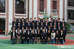 成都一高中毕业照领导老师是P上去的 各式毕业照亮瞎眼