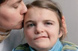 电扇吹脸一夜面瘫 这样爱吹风扇的你一定要注意！