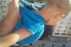 将儿子挂15楼窗外怎么回事？点赞超过1千就扔孩子？